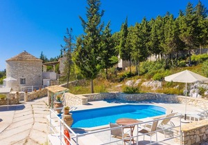 Villa Windmill: Large Private Pool, Sea Views, A/C, WiFi
