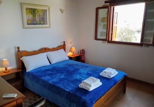 Villa with private pool, beautiful views within easy walk to Vamos village