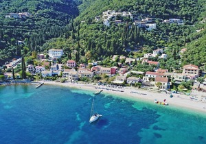 Zoulis Eleni: A traditional village apartment in Kalami, just a few steps away from the beach