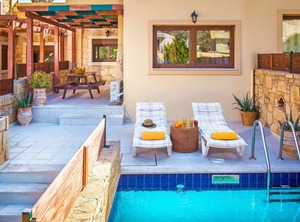 Maisonette Heraklion Beach Taverns | Palaiokastro