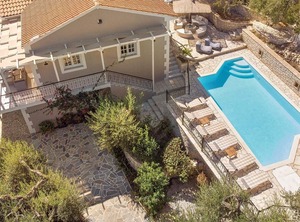Holiday Longos Persons Bedrooms | Koutsi