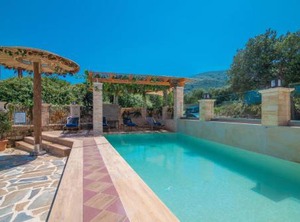 Zamor Villa | Mouzaki