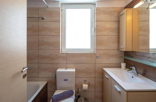 Agios Dimitrios Apartment | 100 m² Apartment ∙ 3 bedrooms ∙ 7 guests