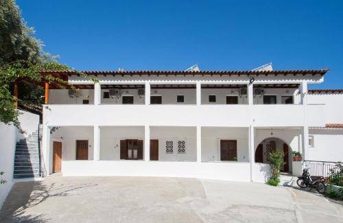 Skiathos Town Apartment | 100 m² Serviced apartment ∙ 3 bedrooms ∙ 12 guests