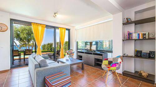 Nea Moudania Villa | 100 m² Villa ∙ 3 bedrooms ∙ 6 guests
