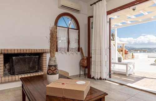 Naxos Town Villa | 100 m² Villa ∙ 3 bedrooms ∙ 8 guests