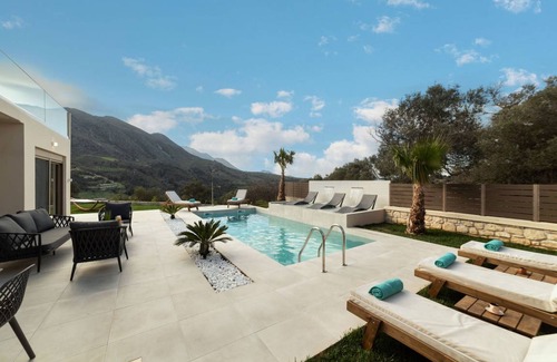 Filaki Villa | 100 m² Villa ∙ 4 bedrooms ∙ 8 guests