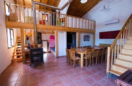 Monopari House | 102 m² House ∙ 3 bedrooms ∙ 8 guests