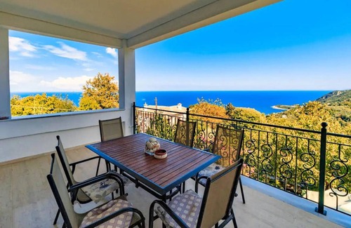 Agios Dimitrios Apartment | 104 m² Apartment ∙ 3 bedrooms ∙ 7 guests