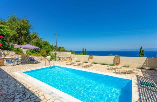 Paxos Villa | 109 m² Villa ∙ 3 bedrooms ∙ 7 guests