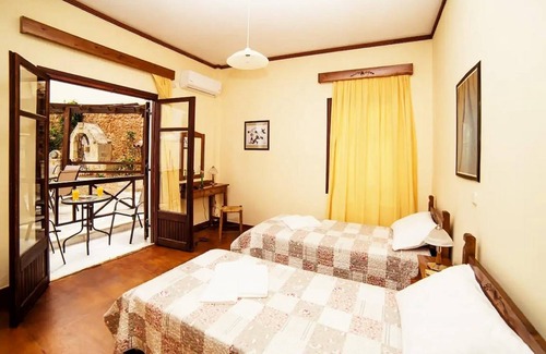 Roussospiti House | 110 m² House ∙ 3 bedrooms ∙ 12 guests
