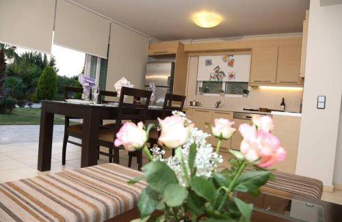 Saronikos Villa | 110 m² Villa ∙ 2 bedrooms ∙ 5 guests