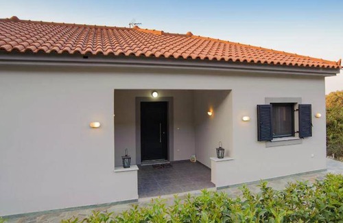 Samos House | 112 m² House ∙ 3 bedrooms ∙ 7 guests