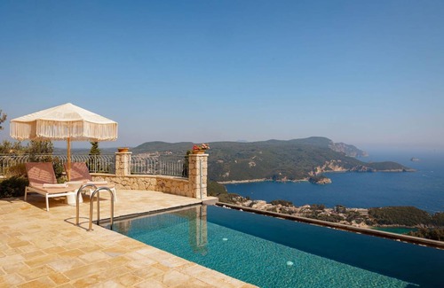 Lakones Villa | 115 m² Villa ∙ 3 bedrooms ∙ 6 guests