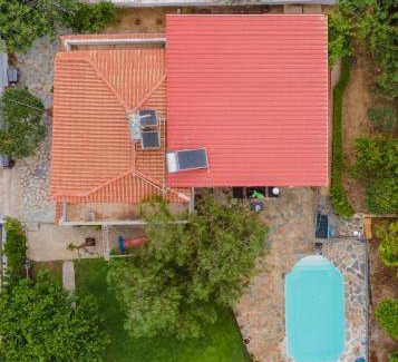 Lavreotiki Villa | 115 m² Villa ∙ 3 bedrooms ∙ 6 guests