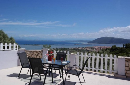 Frinion Villa | 119 m² Villa ∙ 3 bedrooms ∙ 6 guests