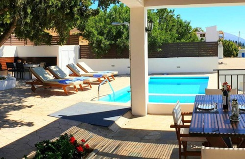 Monolithos House | 120 m² House ∙ 2 bedrooms ∙ 5 guests