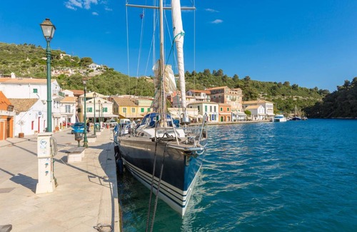 Lakka House | 120 m² House ∙ 2 bedrooms ∙ 5 guests