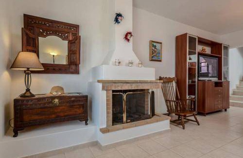 Plaka House | 120 m² House ∙ 3 bedrooms ∙ 7 guests