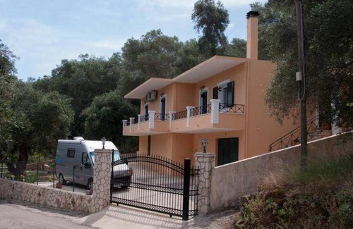 Liapades House | 120 m² House ∙ 4 bedrooms ∙ 8 guests