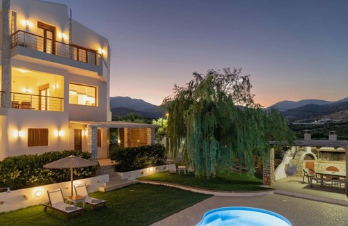 Makry Gialos Villa | 120 m² Villa ∙ 4 bedrooms ∙ 8 guests
