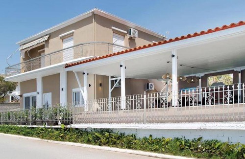 Nea Iraklia Villa | 120 m² Villa ∙ 3 bedrooms ∙ 9 guests