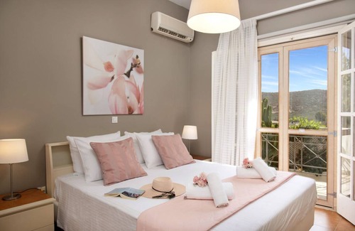 Flamouriana House | 125 m² House ∙ 5 bedrooms ∙ 10 guests