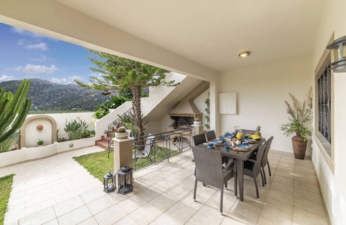 Flamouriana House | 125 m² House ∙ 5 bedrooms ∙ 10 guests