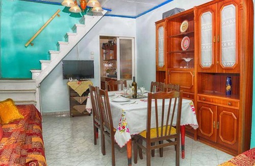 Chlomos House | 130 m² House ∙ 2 bedrooms ∙ 4 guests