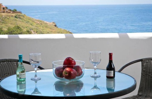 Kamari Apartment | 135 m² Serviced apartment ∙ 2 bedrooms ∙ 7 guests