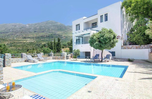 Lefkogeia Villa | 135 m² Villa ∙ 4 bedrooms ∙ 8 guests