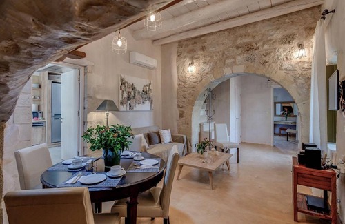 Kastellos House | 140 m² House ∙ 3 bedrooms ∙ 8 guests