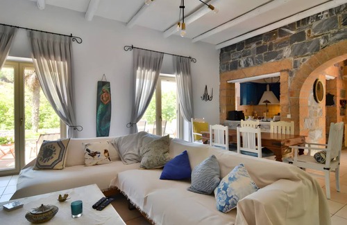 Andros House | 140 m² House ∙ 3 bedrooms ∙ 6 guests