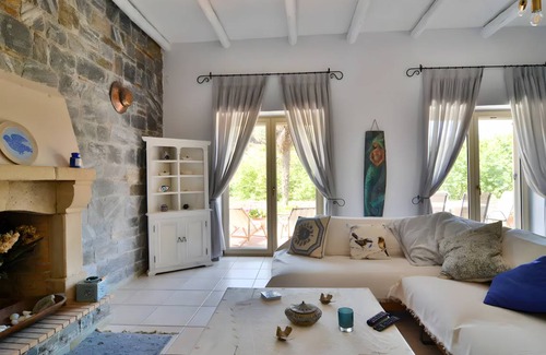 Andros House | 140 m² House ∙ 3 bedrooms ∙ 6 guests