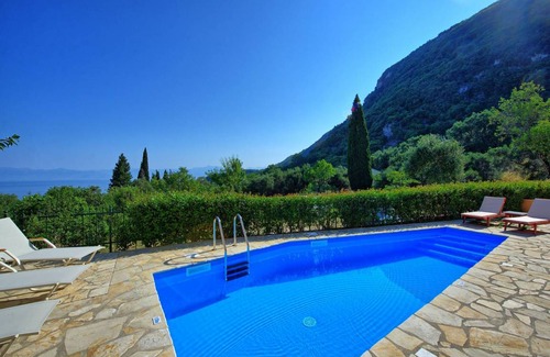 Petaleia Villa | 140 m² Villa ∙ 3 bedrooms ∙ 7 guests