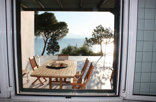 Limni Vouliagmenis Villa | 145 m² Villa ∙ 4 bedrooms ∙ 10 guests