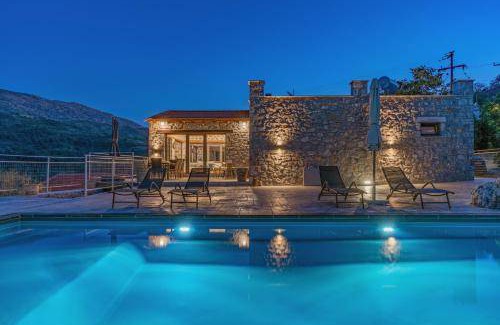 Mesonisia Villa | 145 m² Villa ∙ 4 bedrooms ∙ 8 guests