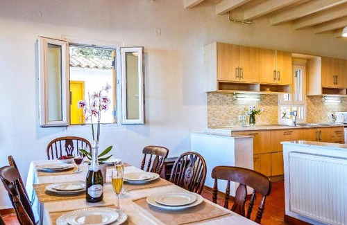 Apraos Villa | 150 m² Villa ∙ 3 bedrooms ∙ 6 guests