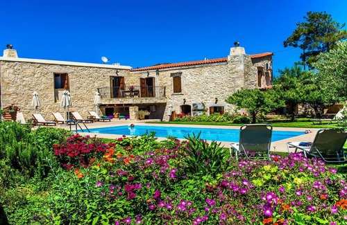 Margarites Villa | 156 m² Villa ∙ 6 bedrooms ∙ 12 guests