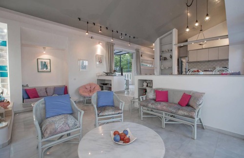 Theologos Apartment | 160 m² Apartment ∙ 3 bedrooms ∙ 9 guests