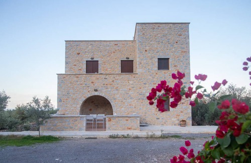 Omales House | 180 m² House ∙ 5 bedrooms ∙ 12 guests