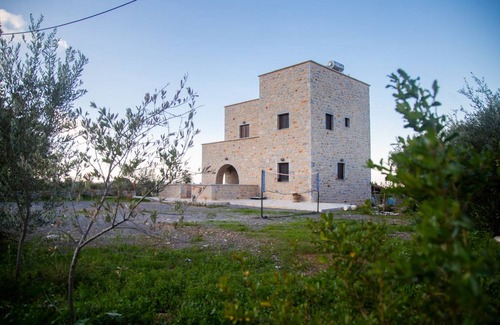Omales House | 180 m² House ∙ 5 bedrooms ∙ 12 guests