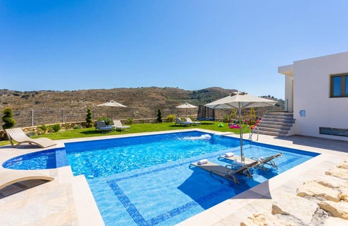 Monopari Villa | 180 m² Villa ∙ 3 bedrooms ∙ 7 guests