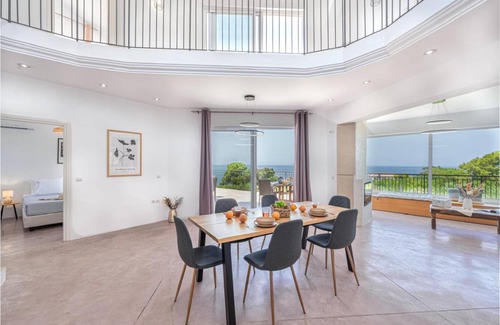 Neromilos Villa | 186 m² Villa ∙ 5 bedrooms ∙ 10 guests