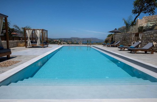 Kournas House | 198 m² House ∙ 5 bedrooms ∙ 12 guests