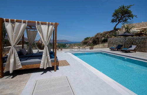 Kournas House | 198 m² House ∙ 5 bedrooms ∙ 12 guests