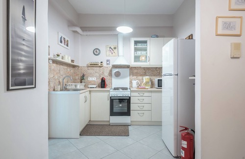 Omonia Apartment | 2-bedroom apartment in enchanting Athina with AC