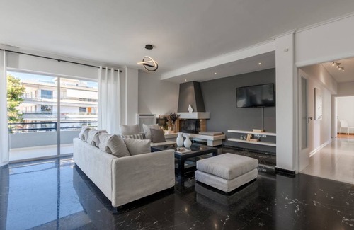 Glyfada Apartment | 200 m² Apartment ∙ 3 bedrooms ∙ 6 guests