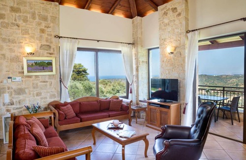 Polemarchi House | 200 m² House ∙ 4 bedrooms ∙ 8 guests