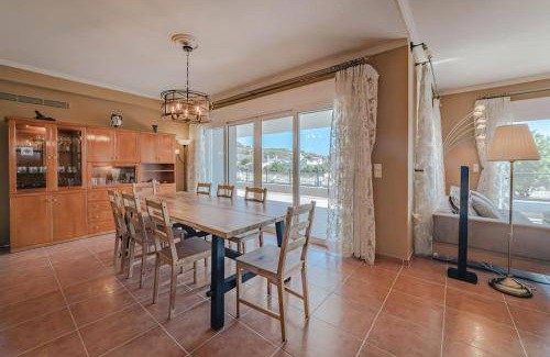 Lagonissi Villa | 200 m² Villa ∙ 4 bedrooms ∙ 8 guests